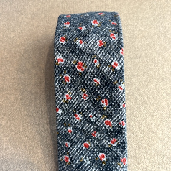 J Crew Factory The Cotton Tie (skinny) in chambray & red abstract floral pattern - Picture 2 of 15